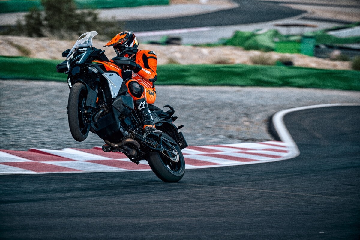 KTM 1390 Super Adventure 2026: arriva la nuova generazione